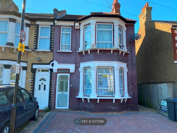 4 Bedroom Semi-Detached House To Rent In Greenside Road, Croydon CR0