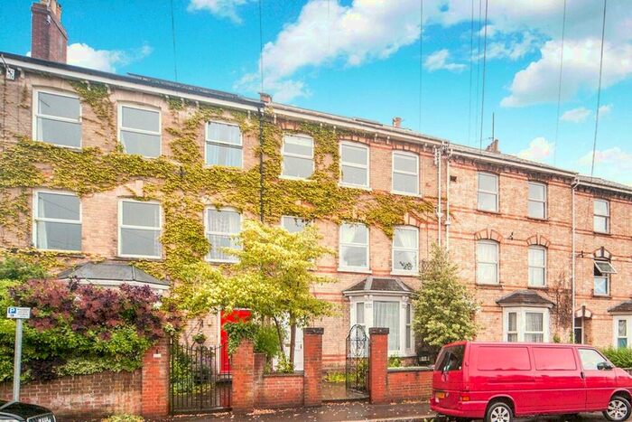 2 Bedroom Flat For Sale In College Road, Exeter, Devon, EX1