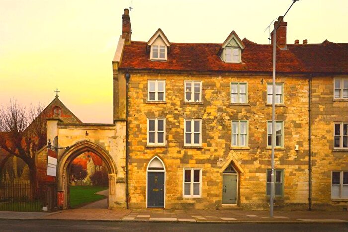 4 Bedroom End Of Terrace House For Sale In High Street, Stony Stratford, Milton Keynes, MK11