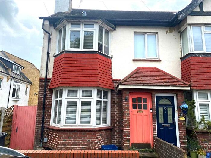 2 Bedroom Apartment To Rent In South Leigh, SS9