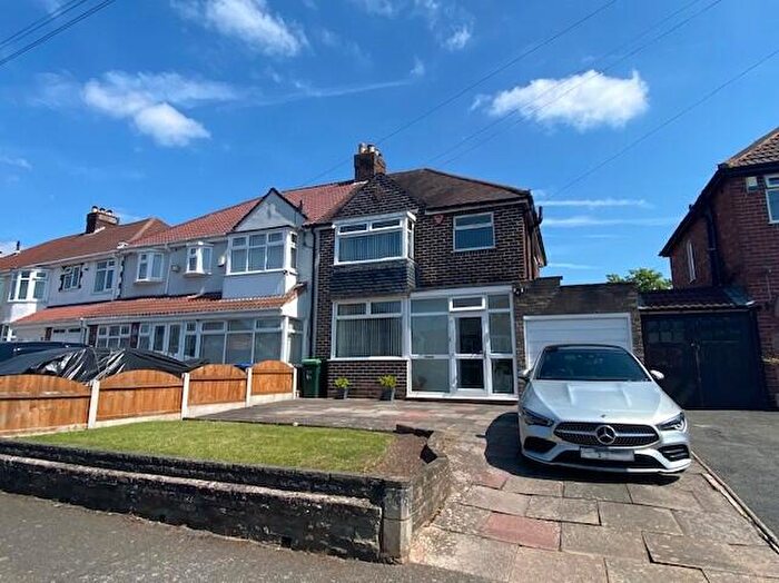 3 Bedroom Semi-Detached House For Sale In Peak House Road, Birmingham, B43