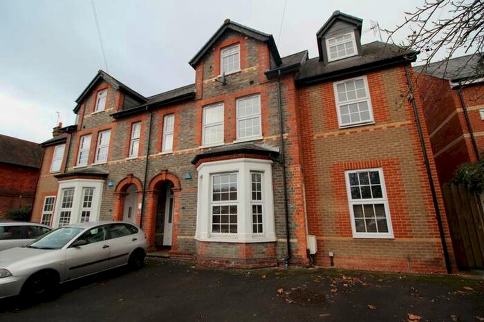 1 Bedroom Apartment To Rent In Western Elms Avenue, Reading, Berkshire, RG30