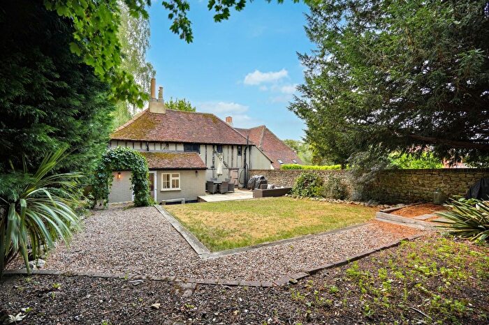 3 Bedroom Cottage For Sale In Ashford Road, Weavering, ME14