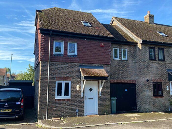 3 Bedroom End Of Terrace House To Rent In Holders Close, Billingshurst, RH14