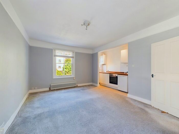 1 Bedroom Flat To Rent In Shelley Road, Worthing, BN11