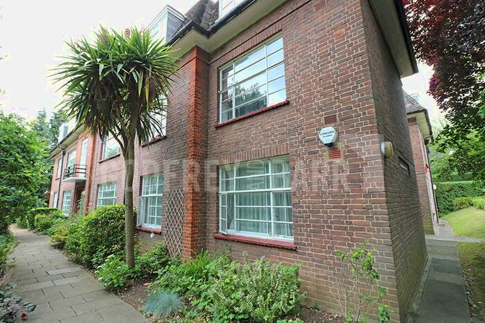 3 Bedroom Flat To Rent In Brookland Rise, London NW11