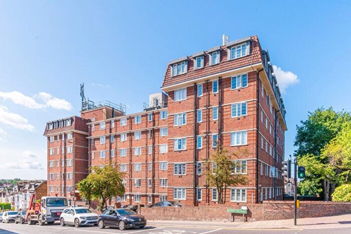 2 Bedroom Flat For Sale In Elmers End Road, Anerley, London, SE20