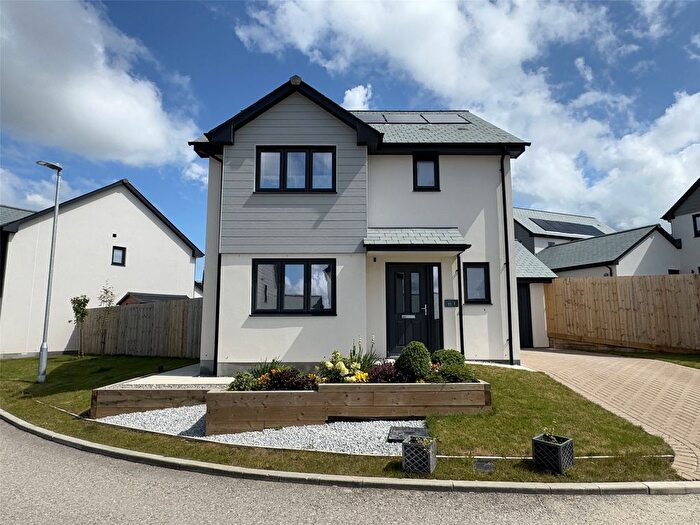 3 Bedroom Detached House For Sale In Oakwood Drive, Bodmin, Cornwall, PL31