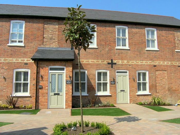 1 Bedroom Flat To Rent In Rowlett Place, Radnor Road, Weybridge, KT13