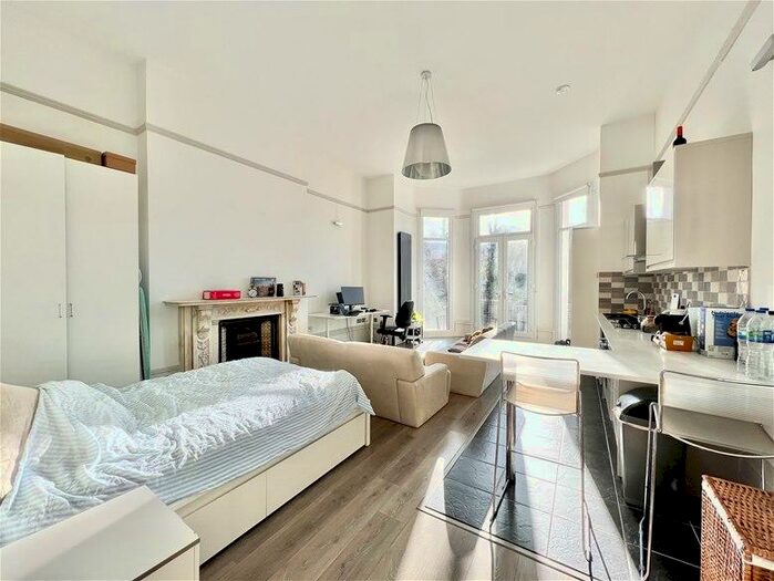 Studio To Rent In Belsize Park Gardens, Belsize Park, NW3