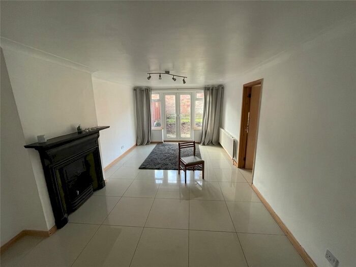 2 Bedroom Maisonette To Rent In Woodville Road, Barnet, EN5
