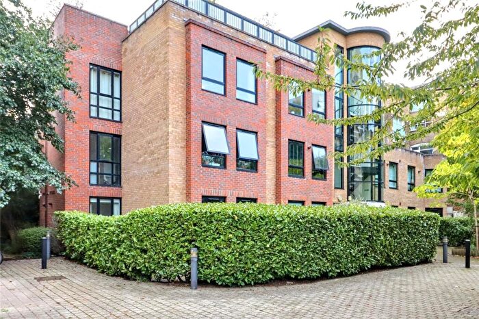2 Bedroom Apartment For Sale In Manor Gardens, Islington, London, N7