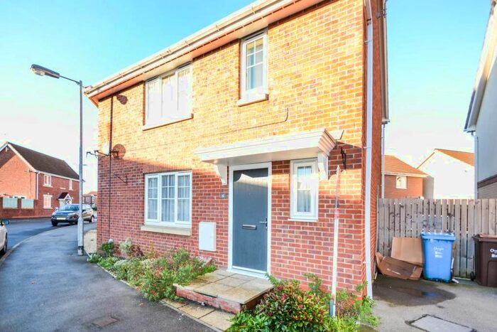 2 Bedroom Semi-Detached House To Rent In Pasture View, Kingswood, Hull, HU7