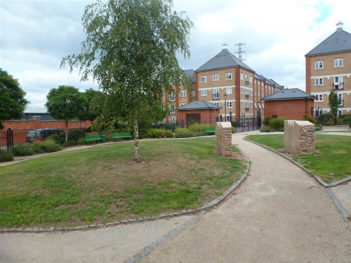 2 Bedroom Flat To Rent In Albany Gardens, Colchester, CO2