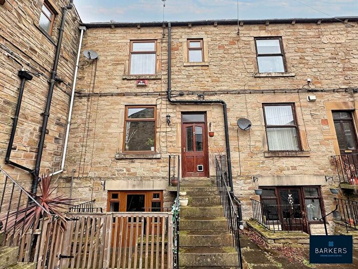 2 Bedroom Town House For Sale In Grove Square, Gomersal, Cleckheaton, BD19
