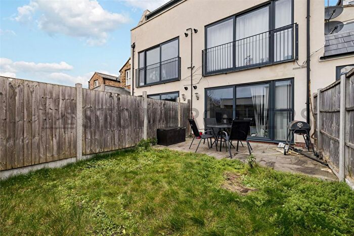 1 Bedroom Flat To Rent In Grosvenor Park Road, London, E17