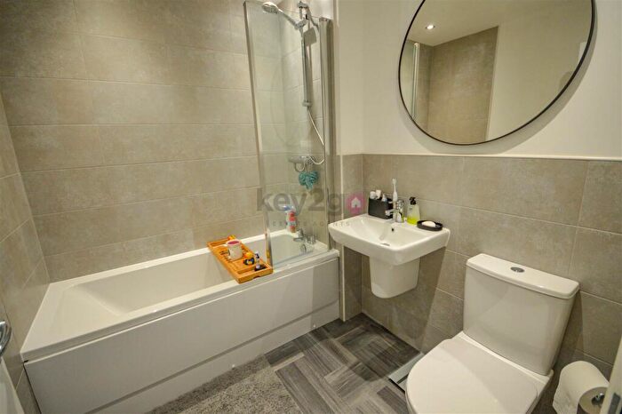 3 Bedroom Semi-Detached House For Sale In Winder Avenue, Halfway, Sheffield, S20