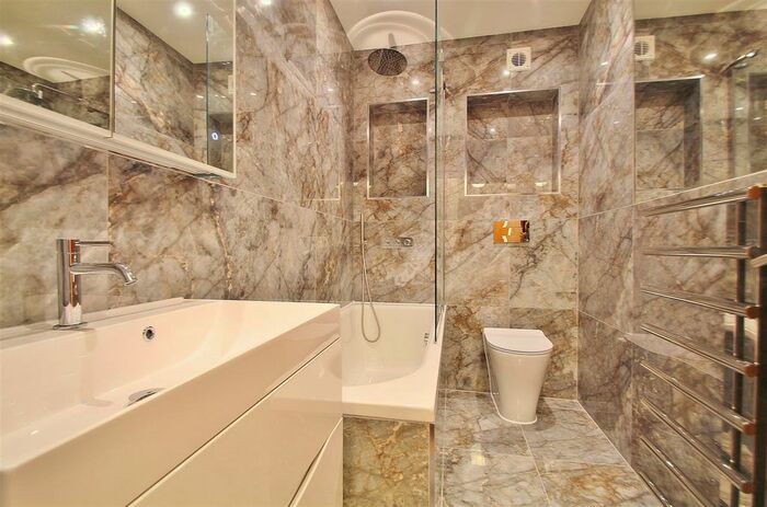 1 Bedroom Flat To Rent In Lower Square, Isleworth TW7