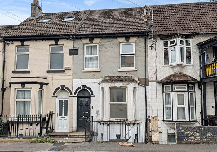 1 Bedroom Flat For Sale In A Luton Road, Chatham, Kent, ME4