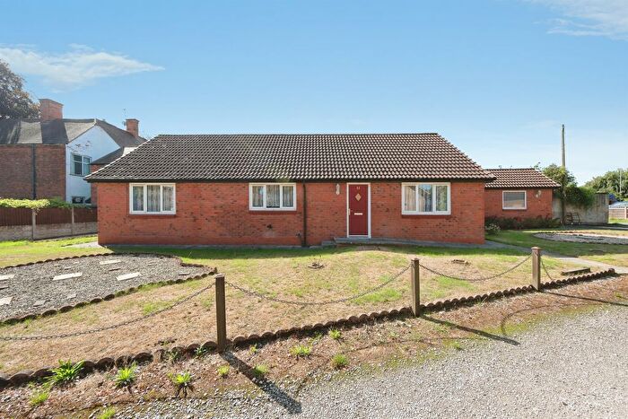 3 Bedroom Detached Bungalow For Sale In Park Lane, Castle Donington, Derby, DE74