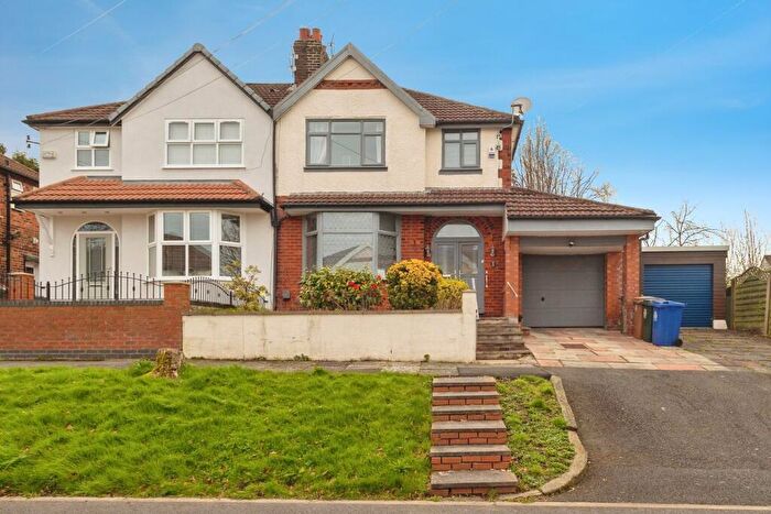 3 Bedroom Semi-Detached House For Sale In Greenway, Middleton, Manchester, M24