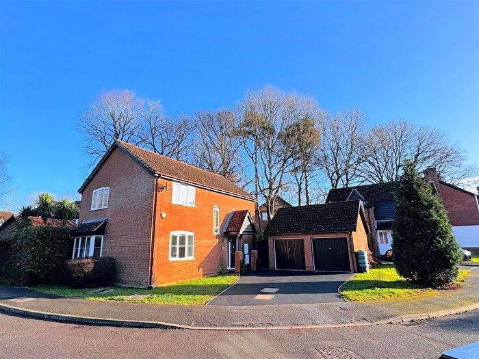 3 Bedroom Detached House For Sale In The Junipers, Wokingham, Berkshire, RG41