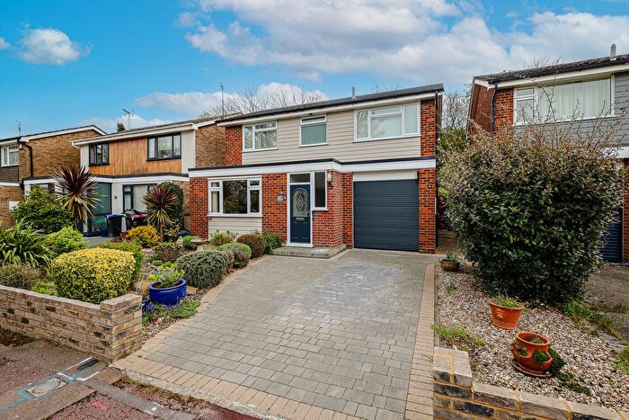 4 Bedroom Detached House For Sale In Barnstaple Road, Southend-On-Sea, SS1