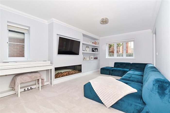 5 Bedroom Detached House For Sale In Quindell Place, Kings Hill, West Malling, Kent, ME19