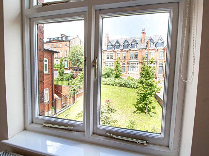 Apartment To Rent In Apt, Clarendon House #, LS2