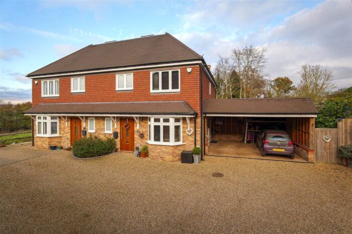 4 Bedroom Semi-Detached House For Sale In Meadow View, Pinnock Place, Pluckley, TN27