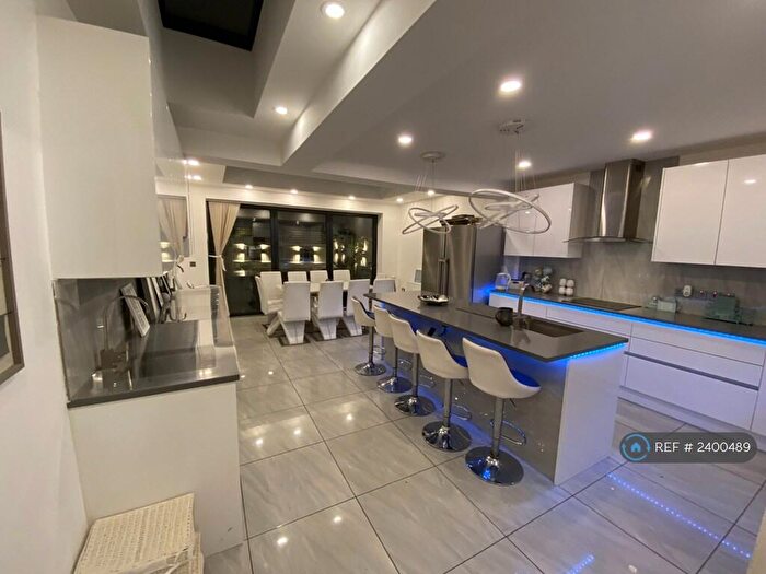 6 Bedroom Terraced House To Rent In Bell Lane, London, NW4