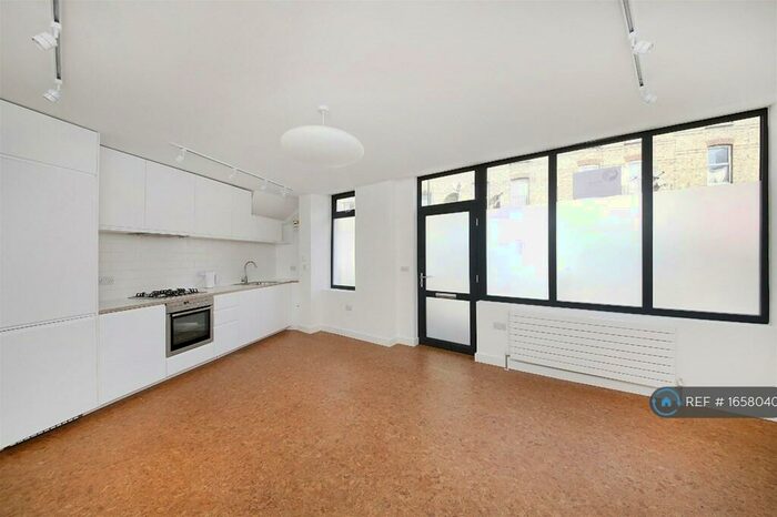 1 Bedroom Flat To Rent In Station Rise, London, SE27