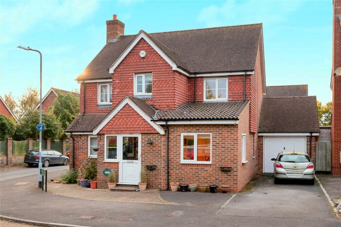 4 Bedroom Link Detached House To Rent In Barley Mead, Maidenhead, Berkshire, SL6