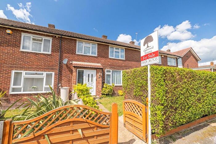 3 Bedroom Terraced House For Sale In Magpie Way, Slough, SL2