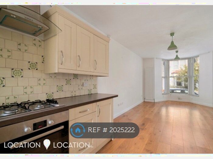 3 Bedroom Flat To Rent In Barretts Grove, London, N16