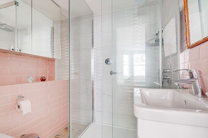 3 Bedroom Flat For Sale In Denning Road, Hampstead, London, NW3
