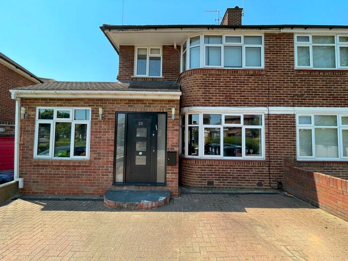 4 Bedroom Semi-Detached House To Rent In Bullescroft Road, Edgware, HA8