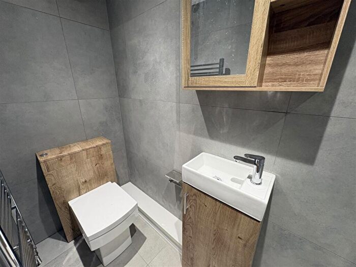 1 Bedroom Terraced House To Rent In Beechwood Terrace, Burley, Leeds, Ng, LS4