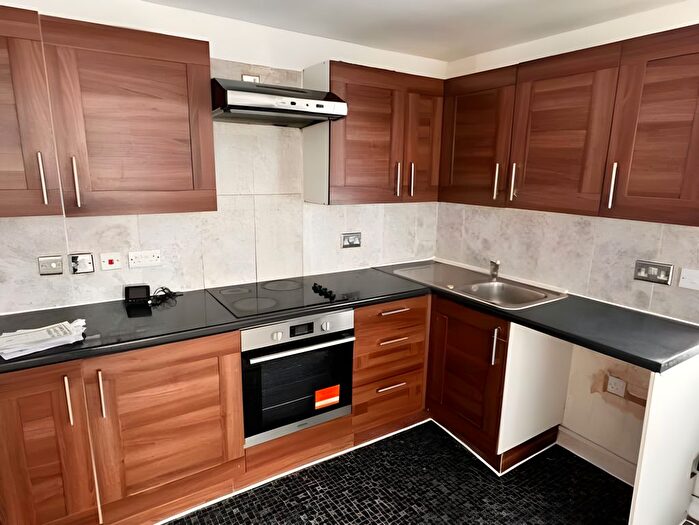 3 Bedroom Flat To Rent In Tenbury Close, London, E7