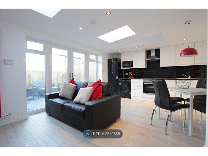 5 Bedroom Flat To Rent In Hoyle Road, London, SW17