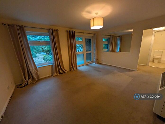 2 Bedroom Flat To Rent In Westmoreland Drive, Sutton, SM2
