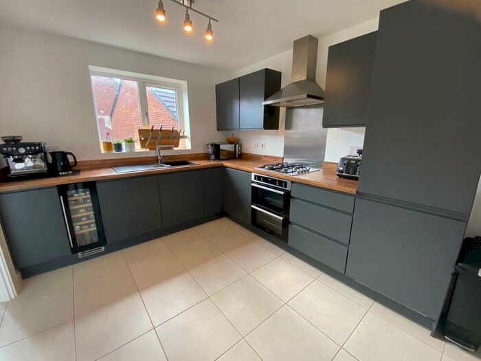 3 Bedroom House To Rent In Honeysuckle Lane, Warwick, CV34