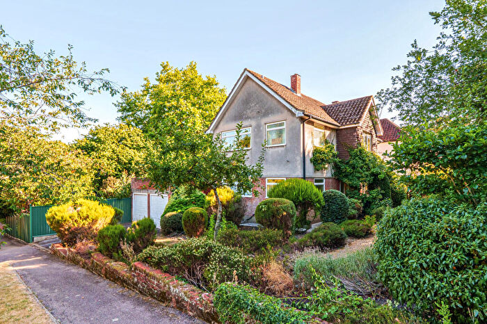4 Bedroom Detached House For Sale In Northcliffe Drive, Totteridge, N20