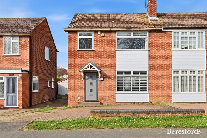 3 Bedroom Semi-Detached House For Sale In Woodland Avenue, Hutton, CM13