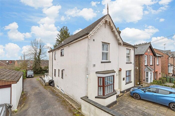 1 Bedroom Flat For Sale In Woodlands Road, Earlswood, Surrey, RH1