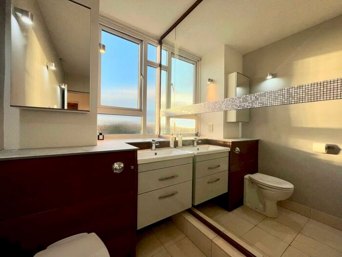 3 Bedroom Apartment To Rent In The Drive, Hove, BN3