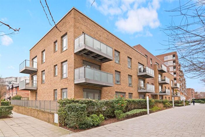 1 Bedroom Apartment For Sale In Bath House Court, Smithfield Square, Hornsey, N8
