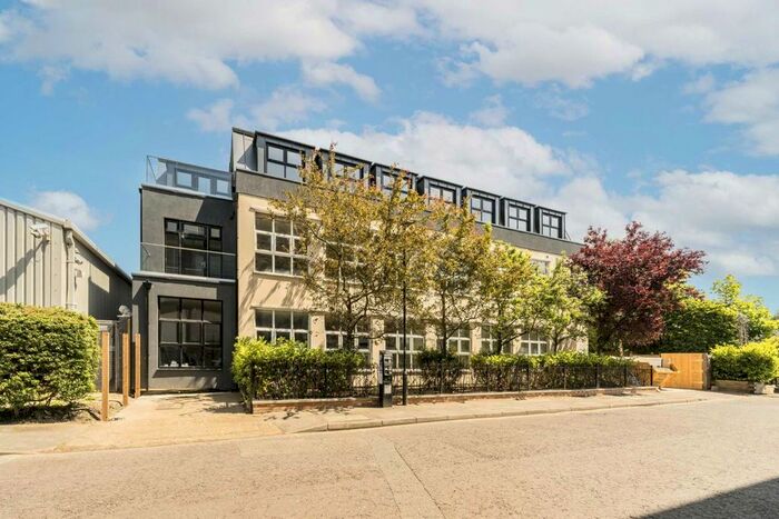 1 Bedroom Flat To Rent In Victoria Villas, Richmond, TW9