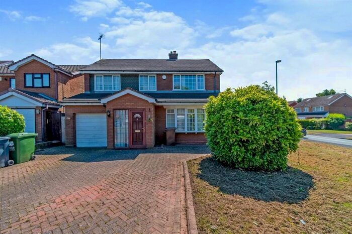 4 Bedroom Detached House To Rent In Greaves Avenue, Walsall, WS5