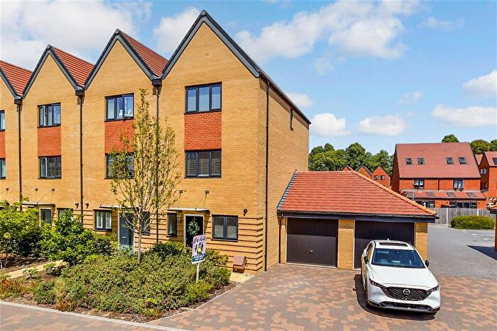 4 Bedroom End Of Terrace House For Sale In Gardenia Road, Langley, Maidstone, Kent, ME17